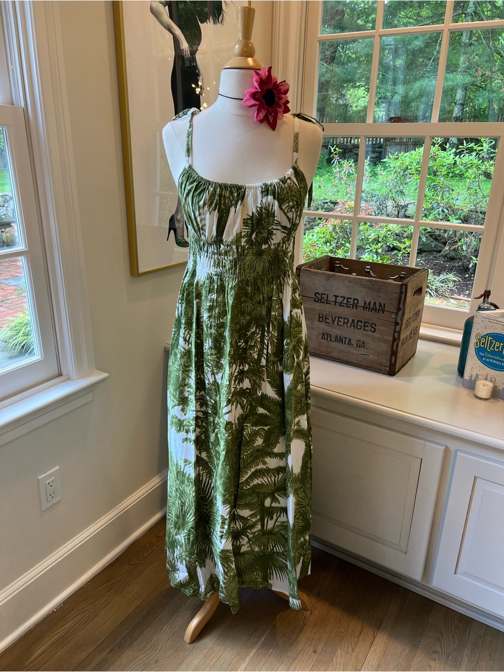 Great versatile palm print cotton maxi dress. I wore it strapless and as a skirt